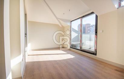 Kalamış 'ta Deniz Manzaralı Katta Tek Dubleks Daire