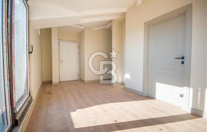 Kalamış 'ta Deniz Manzaralı Katta Tek Dubleks Daire