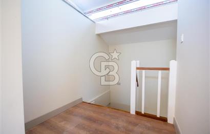 Kalamış 'ta Deniz Manzaralı Katta Tek Dubleks Daire