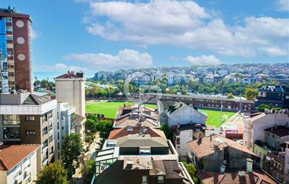 Kalamış 'ta Deniz Manzaralı Katta Tek Dubleks Daire