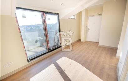 Kalamış 'ta Deniz Manzaralı Katta Tek Dubleks Daire