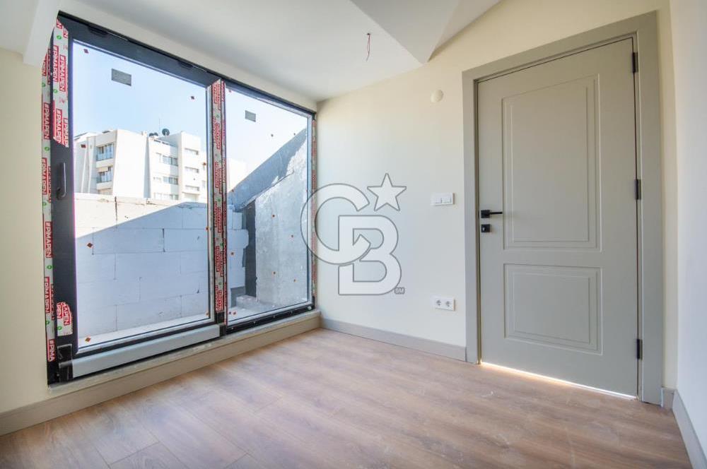 Kalamış 'ta Deniz Manzaralı Katta Tek Dubleks Daire