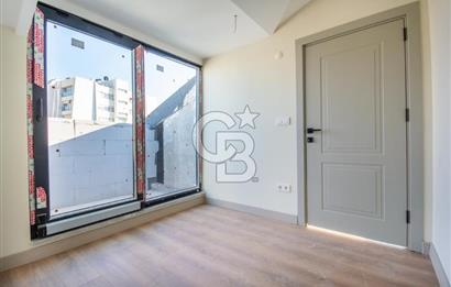 Kalamış 'ta Deniz Manzaralı Katta Tek Dubleks Daire