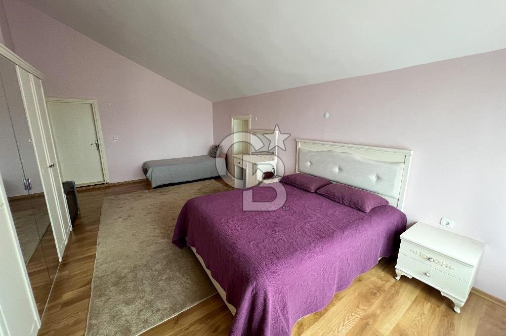 İZMİT ÇUBUKLU'DA DOĞA MANZARALI SİTE İÇİ 4+1 SATILIK VİLLA