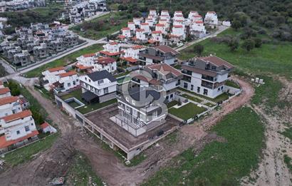İzmirin İncisi Çandarlıda Satılık Sıfır Villa