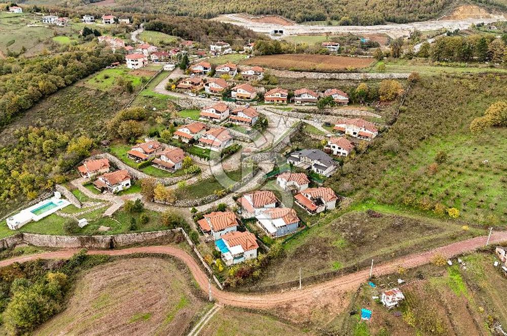 İZMİT ÇUBUKLU'DA DOĞA MANZARALI SİTE İÇİ 4+1 SATILIK VİLLA