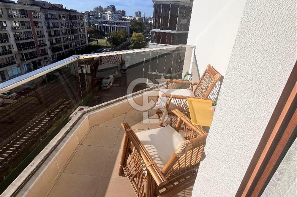 Karşıyaka Şemikler mahallesinde Satılık Merkezi Konumda, Kapalı Mutfaklı 2+1