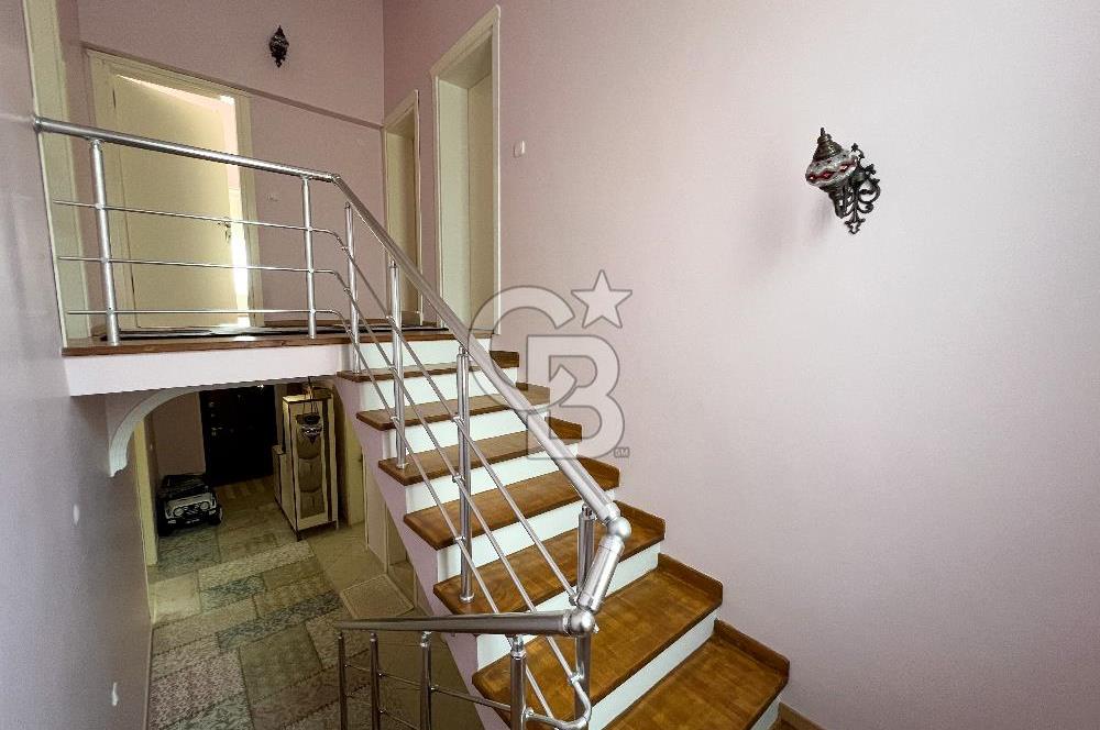 İZMİT ÇUBUKLU'DA DOĞA MANZARALI SİTE İÇİ 4+1 SATILIK VİLLA