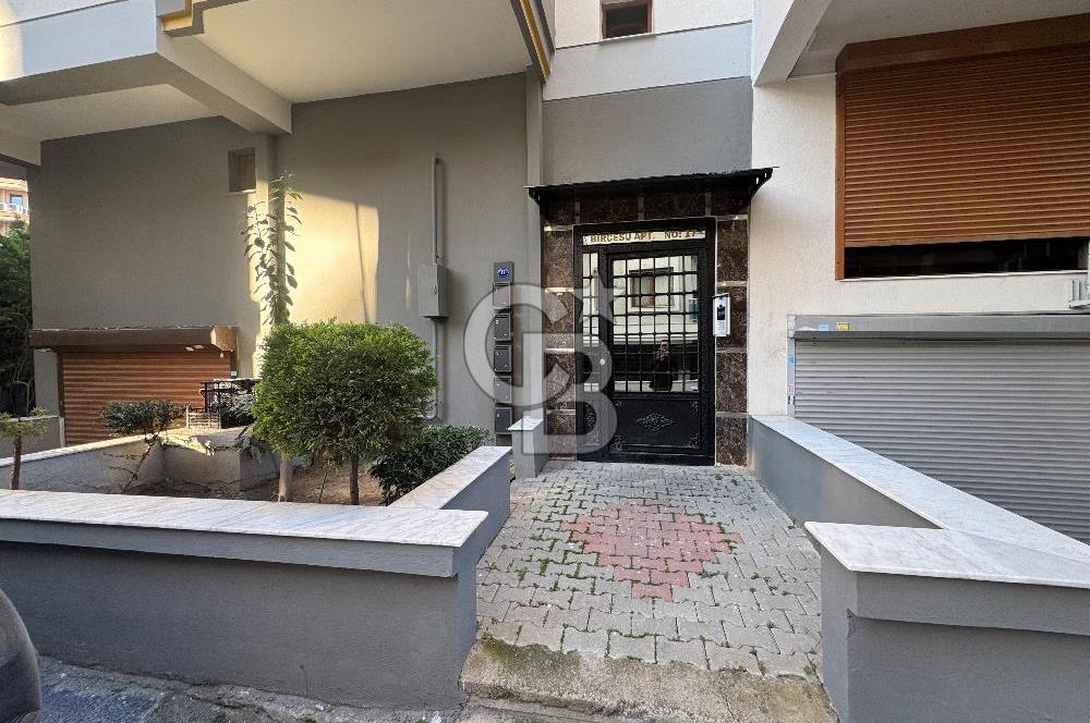 Karşıyaka Şemikler mahallesinde Satılık Merkezi Konumda, Kapalı Mutfaklı 2+1