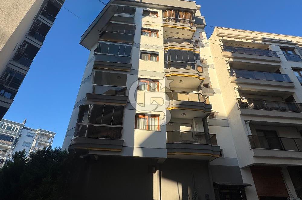 Karşıyaka Şemikler mahallesinde Satılık Merkezi Konumda, Kapalı Mutfaklı 2+1