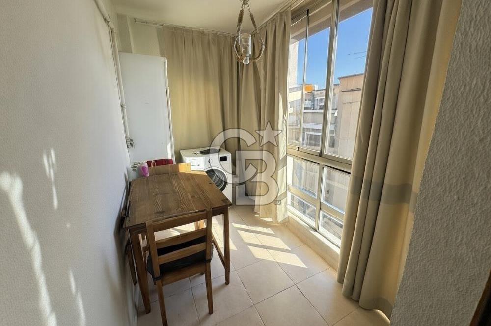 Karşıyaka Şemikler mahallesinde Satılık Merkezi Konumda, Kapalı Mutfaklı 2+1