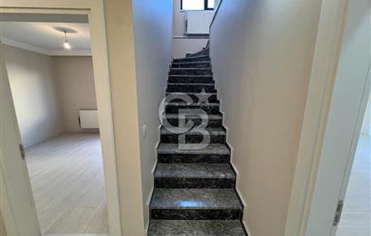 DERİNCE 60 EVLER MERKEZİ KONUMDA GENİŞ SATILIK 4+1 ÇATI DUBLEKS