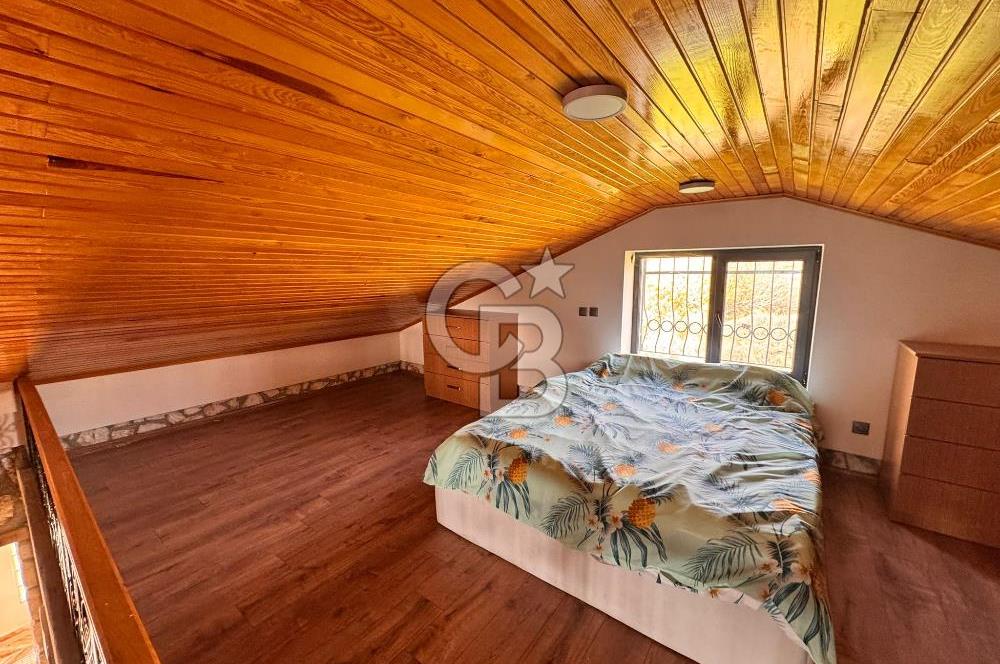 Torbalı Dağkızılca Köyünde Satılık 3069 m2 Tarla ve Taş Ev