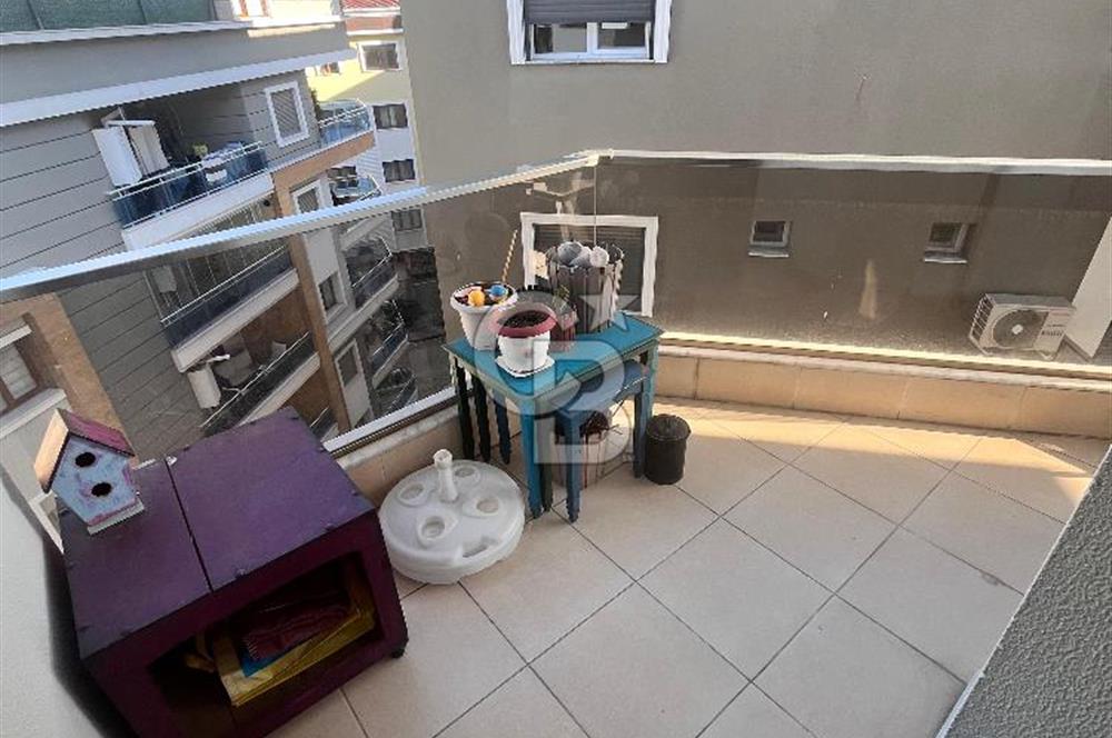 Karşıyaka Şemikler mahallesinde Satılık Merkezi Konumda, Kapalı Mutfaklı 2+1