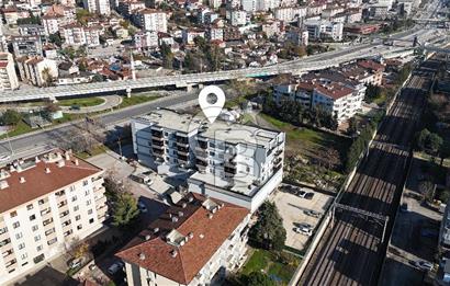İZMİT PLAJYOLU'NDA E-5 ÜZERİ 686 M² KİRALIK DEPO/ İŞ YERİ