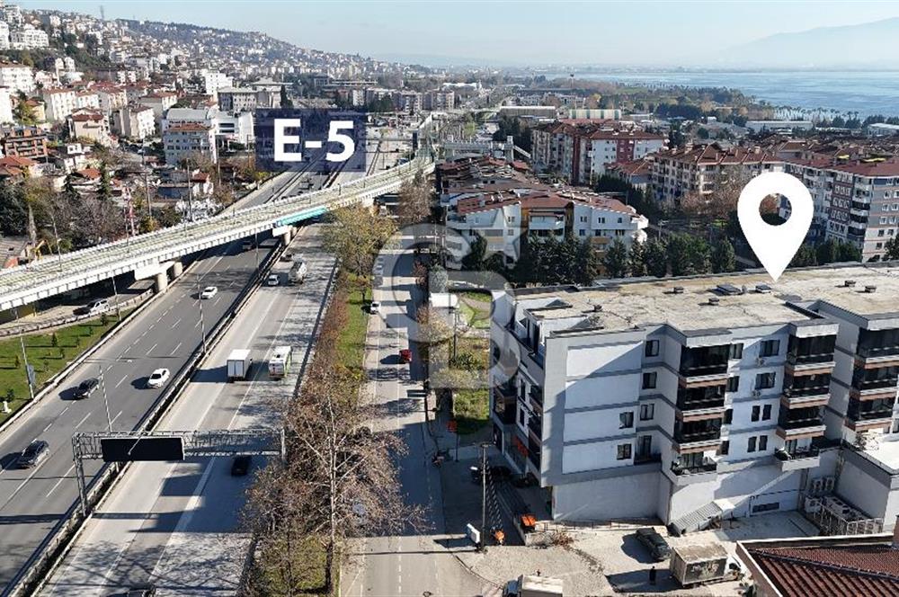 İZMİT PLAJYOLU'NDA E-5 ÜZERİ 686 M² KİRALIK DEPO/ İŞ YERİ