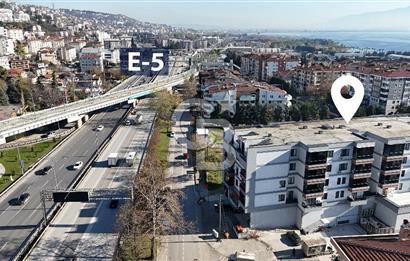 İZMİT PLAJYOLU'NDA E-5 ÜZERİ 686 M² KİRALIK DEPO/ İŞ YERİ