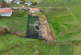 İZMİT BÖĞÜRGEN/SEFERLER KÖYÜNDE %40 İMARLI 1015 m² SATILIK ARSA - 1 - 330281