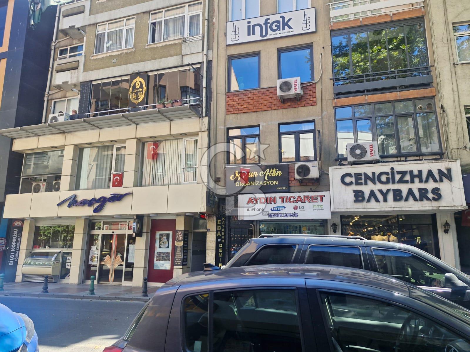 İZMİT ÖMERAĞA MAH. SATILIK 3+1