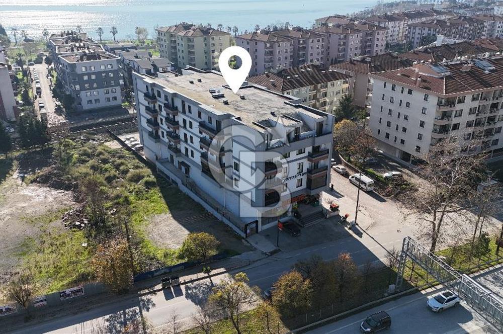 İZMİT PLAJYOLU'NDA E-5 ÜZERİ 686 M² KİRALIK DEPO/ İŞ YERİ