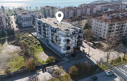 İZMİT PLAJYOLU'NDA E-5 ÜZERİ 686 M² KİRALIK DEPO/ İŞ YERİ