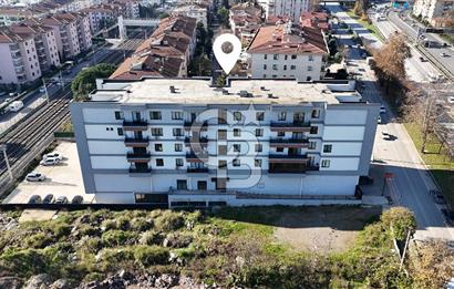 İZMİT PLAJYOLU'NDA E-5 ÜZERİ 686 M² KİRALIK DEPO/ İŞ YERİ