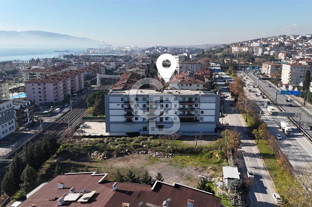 İZMİT PLAJYOLU'NDA E-5 ÜZERİ 686 M² KİRALIK DEPO/ İŞ YERİ