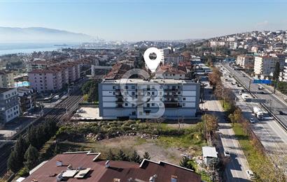 İZMİT PLAJYOLU'NDA E-5 ÜZERİ 686 M² KİRALIK DEPO/ İŞ YERİ