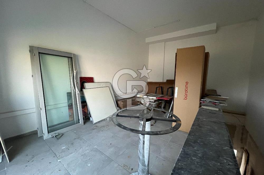İZMİT PLAJYOLU'NDA E-5 ÜZERİ 686 M² KİRALIK DEPO/ İŞ YERİ