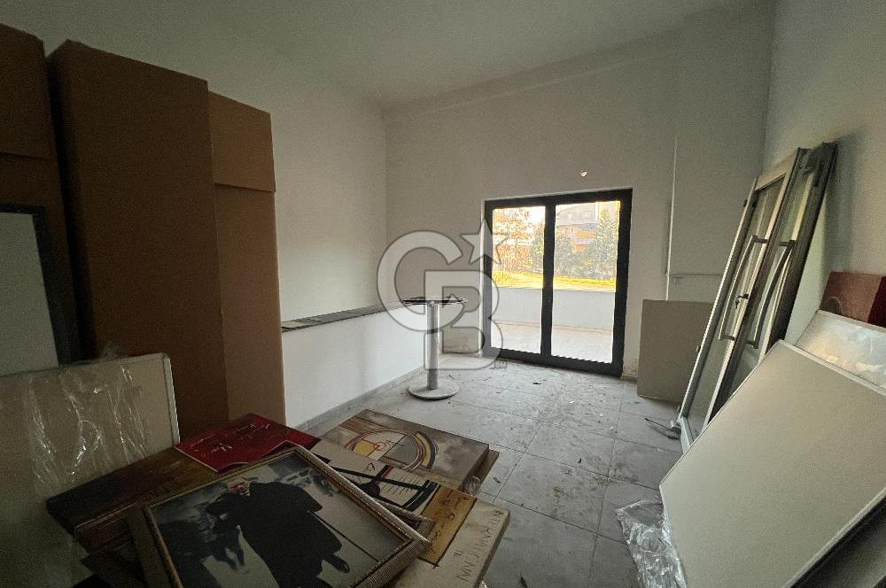 İZMİT PLAJYOLU'NDA E-5 ÜZERİ 686 M² KİRALIK DEPO/ İŞ YERİ