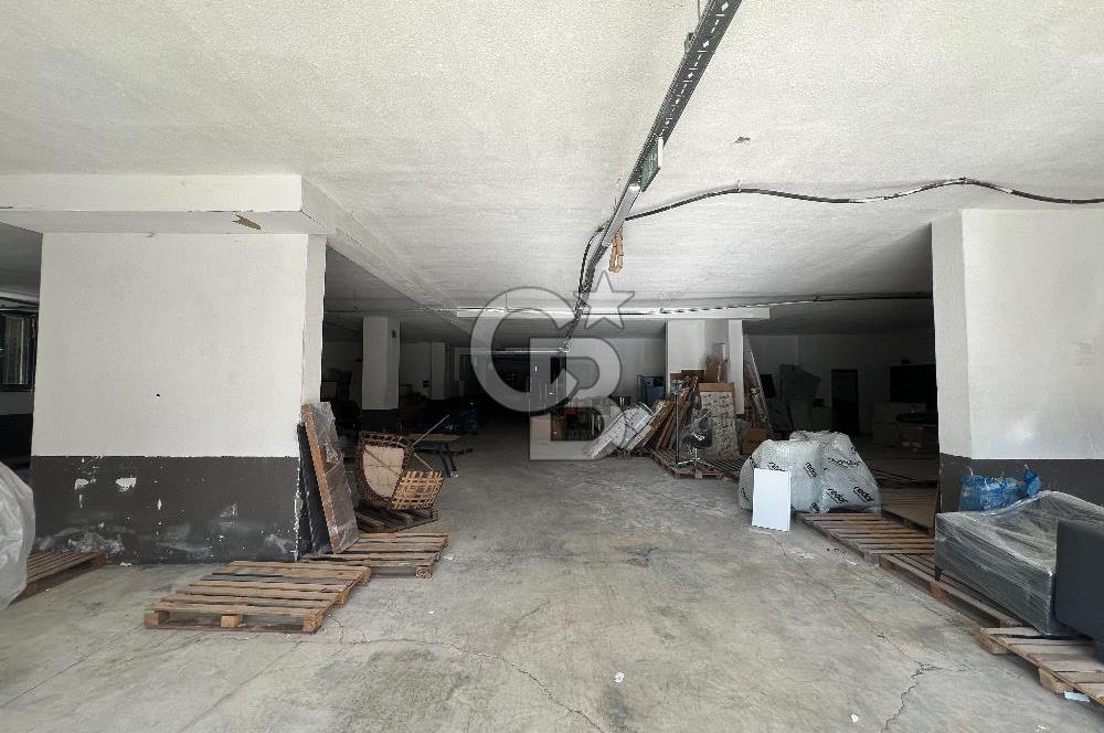 İZMİT PLAJYOLU'NDA E-5 ÜZERİ 686 M² KİRALIK DEPO/ İŞ YERİ
