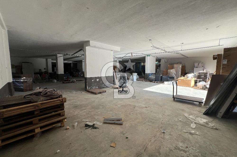 İZMİT PLAJYOLU'NDA E-5 ÜZERİ 686 M² KİRALIK DEPO/ İŞ YERİ