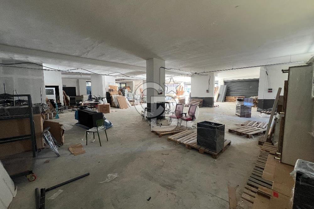 İZMİT PLAJYOLU'NDA E-5 ÜZERİ 686 M² KİRALIK DEPO/ İŞ YERİ