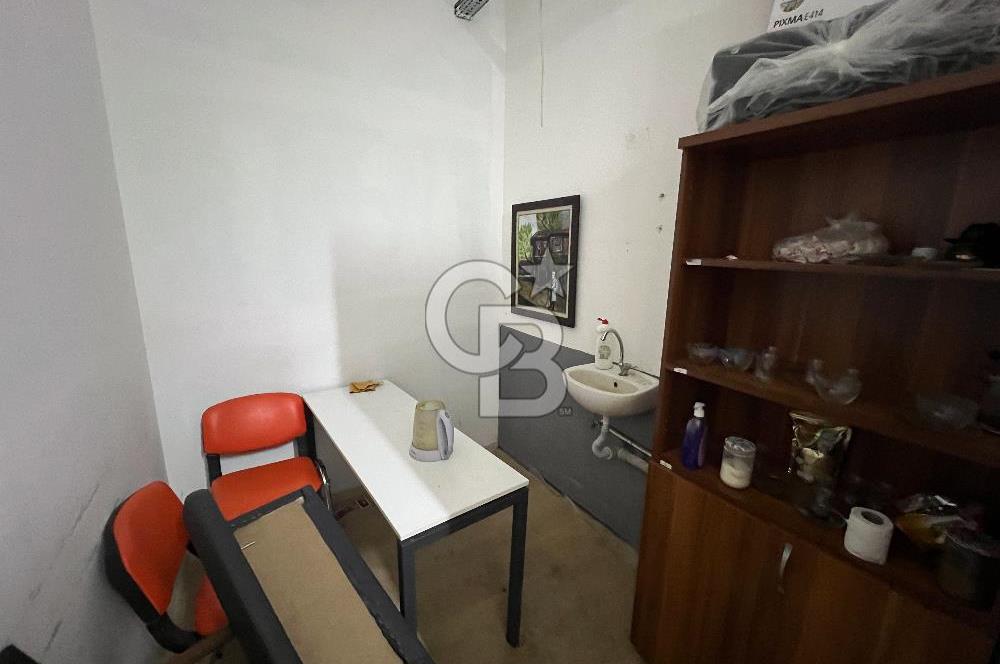 İZMİT PLAJYOLU'NDA E-5 ÜZERİ 686 M² KİRALIK DEPO/ İŞ YERİ