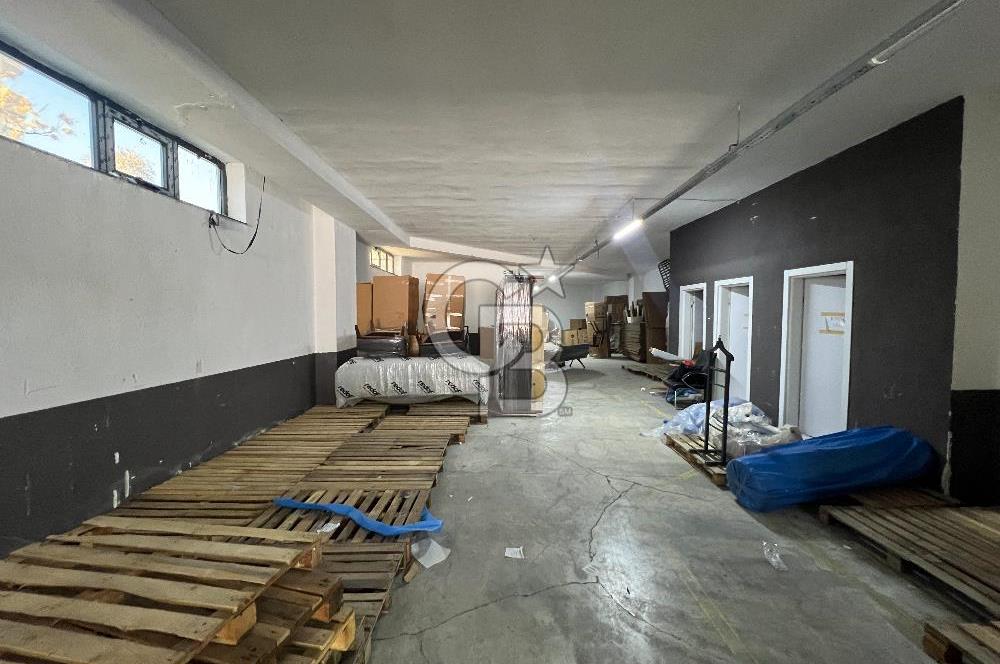 İZMİT PLAJYOLU'NDA E-5 ÜZERİ 686 M² KİRALIK DEPO/ İŞ YERİ