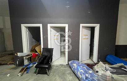 İZMİT PLAJYOLU'NDA E-5 ÜZERİ 686 M² KİRALIK DEPO/ İŞ YERİ
