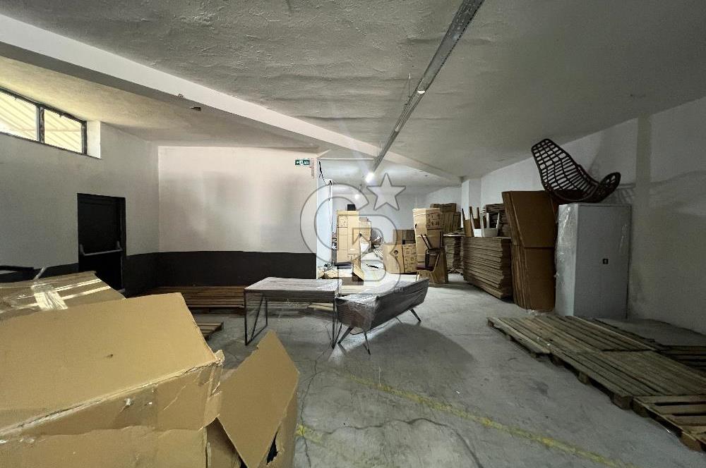 İZMİT PLAJYOLU'NDA E-5 ÜZERİ 686 M² KİRALIK DEPO/ İŞ YERİ