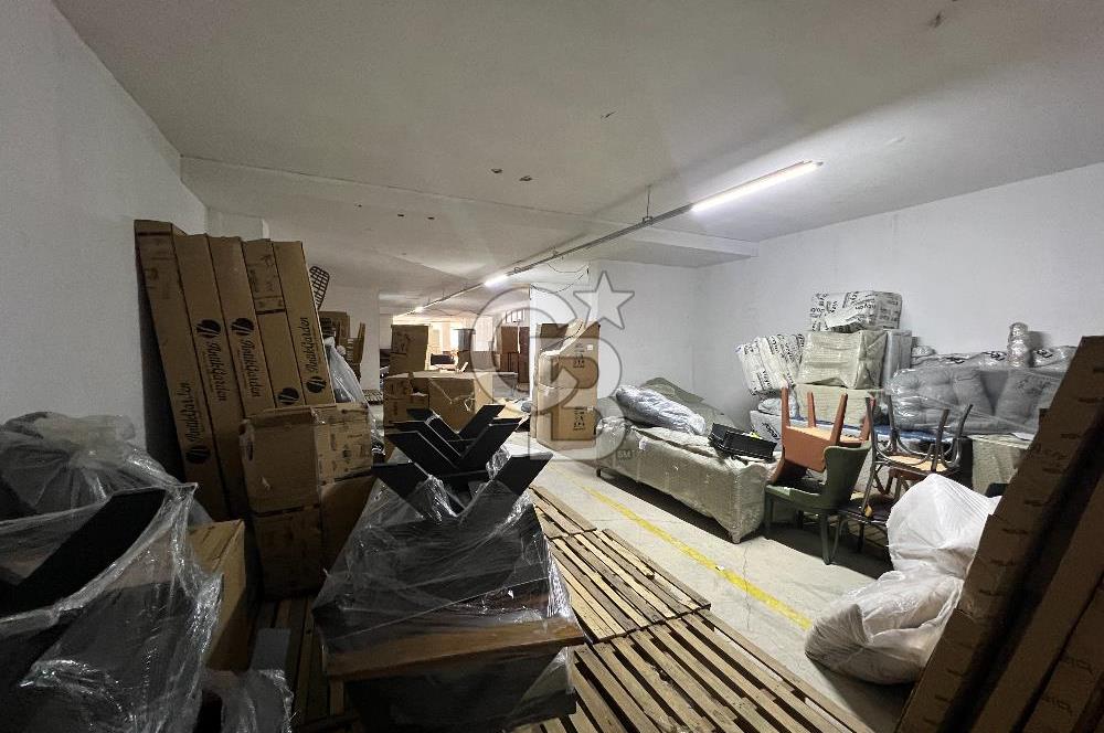 İZMİT PLAJYOLU'NDA E-5 ÜZERİ 686 M² KİRALIK DEPO/ İŞ YERİ