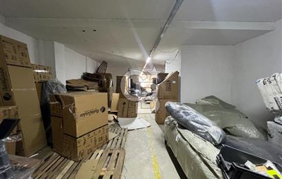 İZMİT PLAJYOLU'NDA E-5 ÜZERİ 686 M² KİRALIK DEPO/ İŞ YERİ