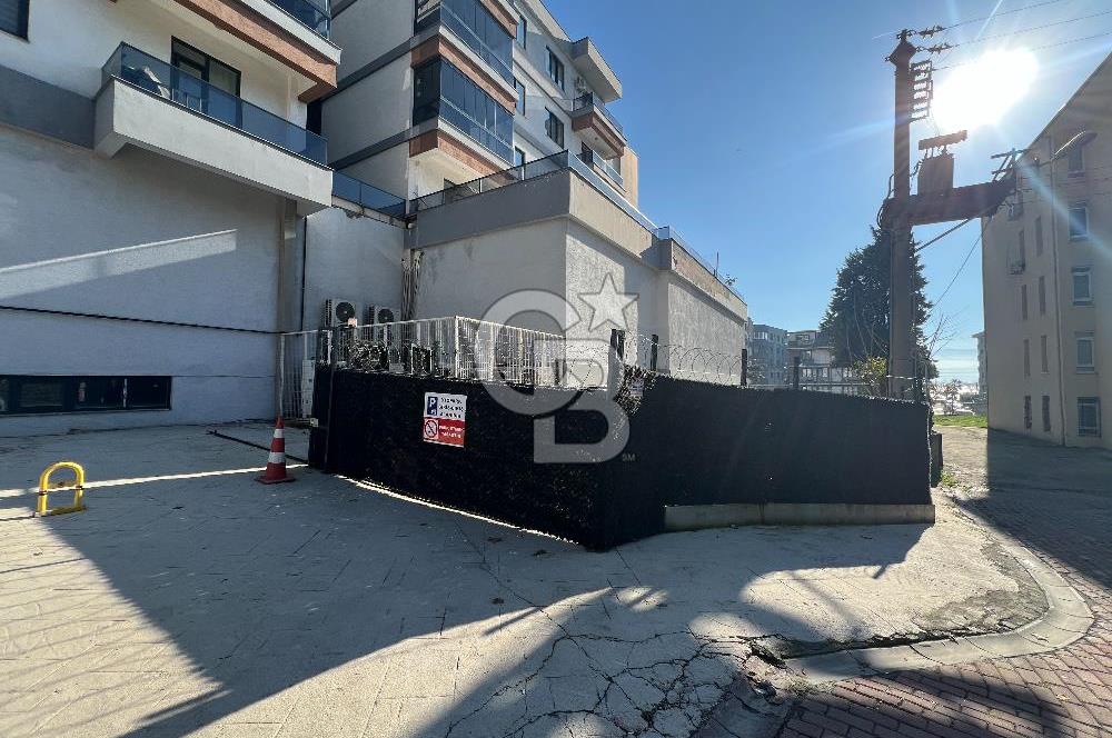İZMİT PLAJYOLU'NDA E-5 ÜZERİ 686 M² KİRALIK DEPO/ İŞ YERİ