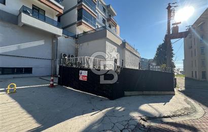 İZMİT PLAJYOLU'NDA E-5 ÜZERİ 686 M² KİRALIK DEPO/ İŞ YERİ