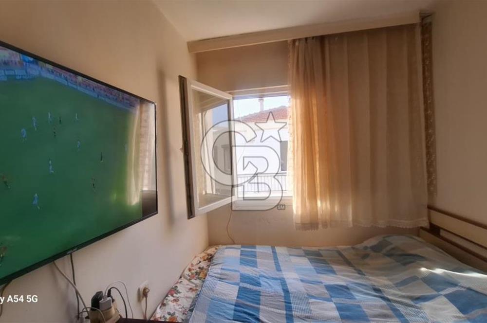 İZMİR YENİFOÇA SATILIK 2+1 DAİRE MERKEZİ KONUMDA