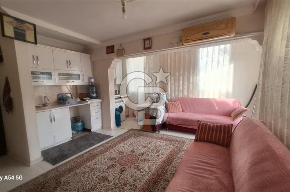 İZMİR YENİFOÇA SATILIK 2+1 DAİRE MERKEZİ KONUMDA