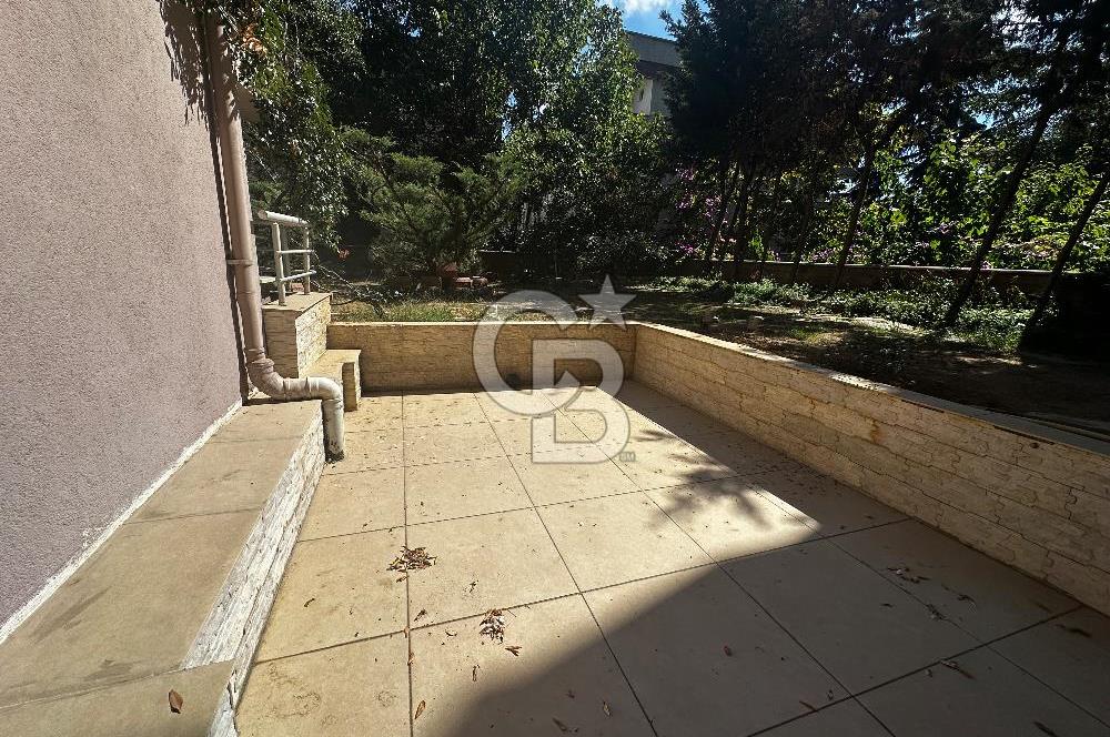 Acıbadem Yaprak sokak 2+1 bahçe katı