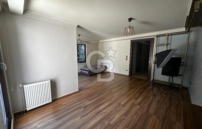 Acıbadem Yaprak sokak 2+1 bahçe katı