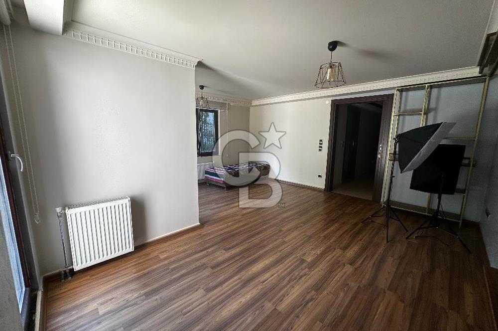 Acıbadem Yaprak sokak 2+1 bahçe katı