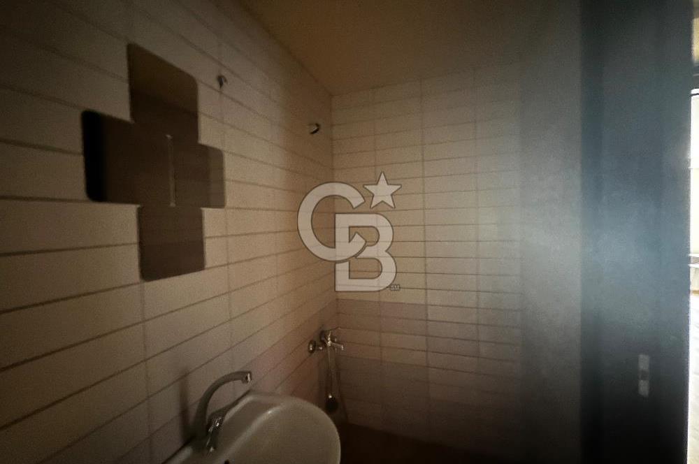 Acıbadem Yaprak sokak 2+1 bahçe katı