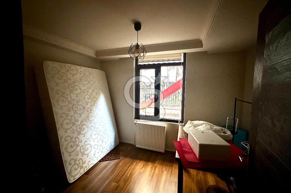 Acıbadem Yaprak sokak 2+1 bahçe katı