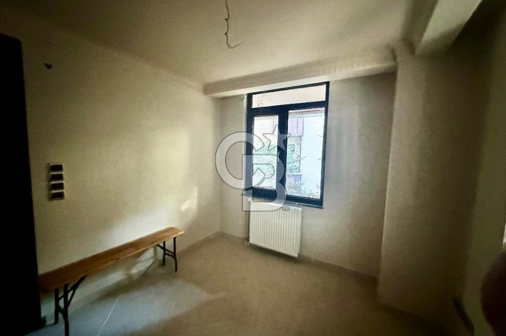 Acıbadem Yaprak sokak 2+1 bahçe katı