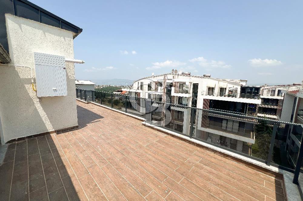 BAŞİSKELE FATİH DENİZ MANZARALI 4+1 GENİŞ KİRALIK ÇATI DUBLEKS